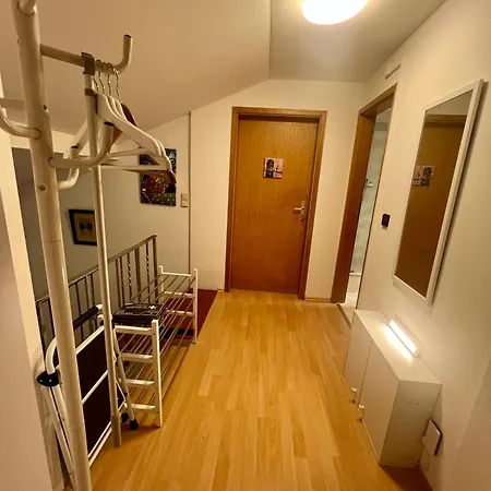 With A Skylight - Gemuetliches Zwischen Muenchen Und Rosenheim Alloggio in famiglia